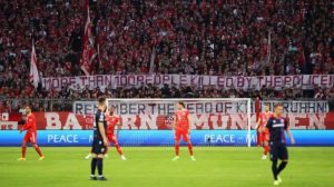Mengenang Tragedi Kanjuruhan, Spanduk Raksasa Bertuliskan Kritik Dibentangkan Fans Bayern
