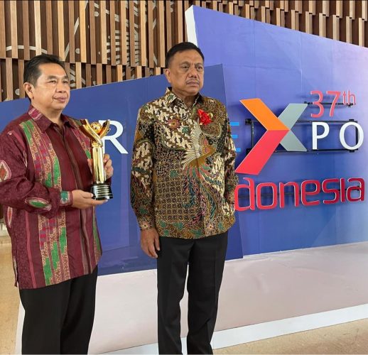 Kepala Daerah Pendukung Ekspor, Olly Dondokambey Terima Penghargaan Primaniyarta dari Presiden Joko Widodo