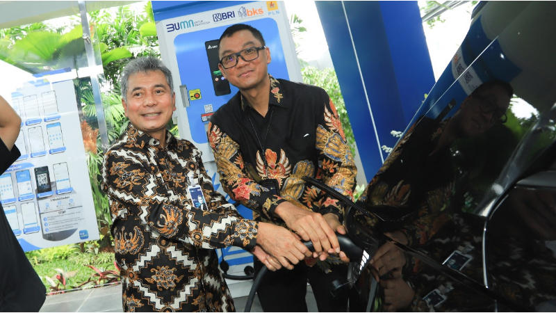 Jadi Akselerator Pengurangan Emisi Karbon, BRI bersama PLN Resmikan SPKLU 
