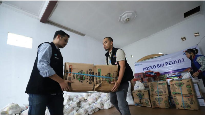 BRI Bangun Posko Kesehatan dan Bagikan 2000 Nasi Bungkus untuk Warga Cianjur