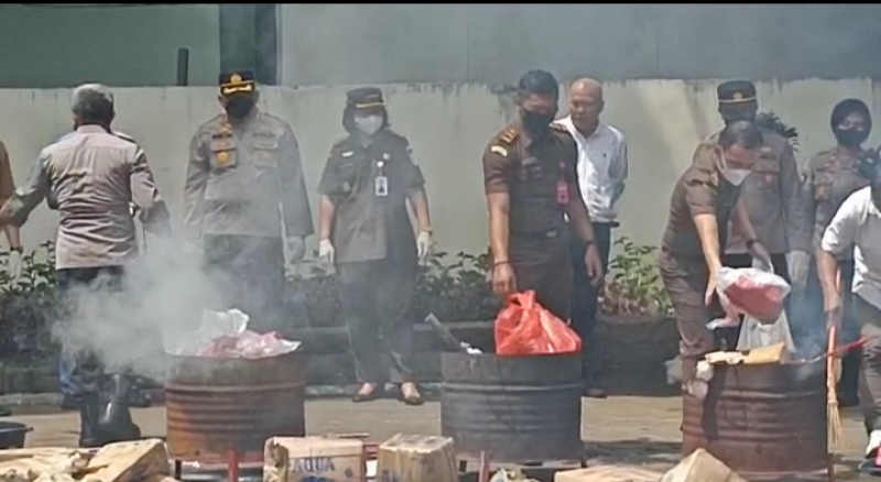 Barang Bukti 203 Perkara Dimusnahkan Kejari Manado
