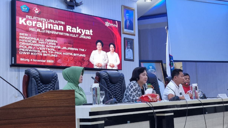 Tawa Rita Tangkudung di Pelatihan Dekranasda Bitung
