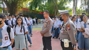 Siswa Gunakan Angkot ke Sekolah, Kapolres Bitung Beri Reward