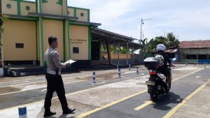 Satlantas Bitung Ajarkan Etika Mengemudi Bagi Pemohon SIM