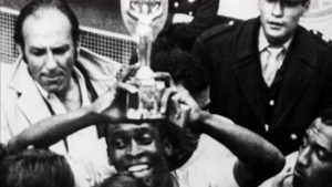 Sekilas Kisah Hidup Legenda Sepak Bola Brasil Pele yang Tutup Usia 82 Tahun