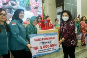 Tiga Penghargaan Diterima Ketua TP-PKK Boltim