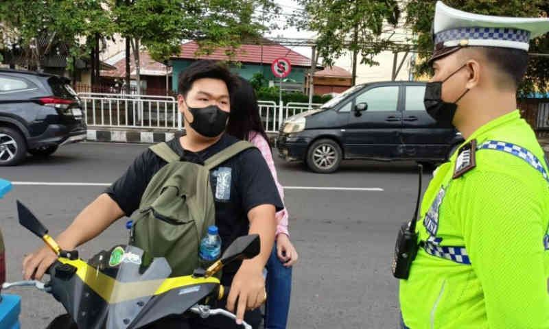 Tidak Ditilang, Sejumlah Pelanggar Lalu Lintas di Manado Kena Teguran Lisan Polisi