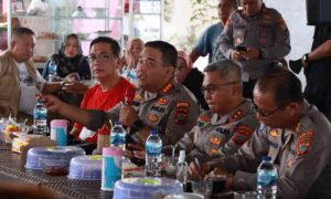 Duduk Bersama Pedagang Pasar Bersehati, Kapolresta Manado Dengarkan Curhat Warga soal Miras dan Pencurian
