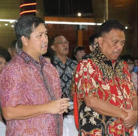 Olly Dondokambey dan Steven Kandouw Beribadah Menyambut Natal Bersama Pedagang Pasar