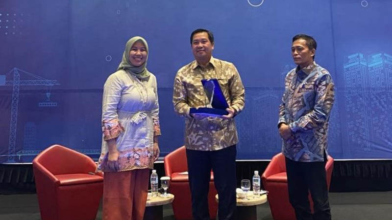 Olly Dondokambey - Steven Kandouw Terima Penghargaan Lagi, Terbaik Pemanfaatan Program RIDF