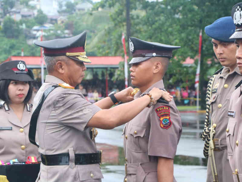 Ditengah Guyuran Hujan Irjen Pol Setyo Budiyanto Lantik 261 Bintara Remaja Polda Sulut