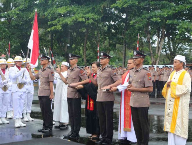 Ditengah Guyuran Hujan Irjen Pol Setyo Budiyanto Lantik 261 Bintara Remaja Polda Sulut