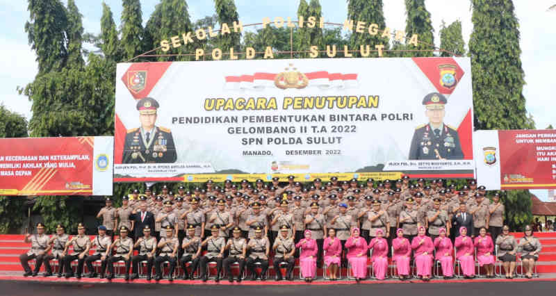 Ditengah Guyuran Hujan Irjen Pol Setyo Budiyanto Lantik 261 Bintara Remaja Polda Sulut
