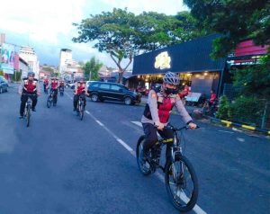 Keren! Ada Polisi Bersepeda Menyisir Kawasan Ramai Kota Manado