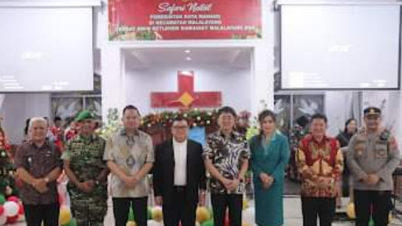 Walikota dan Wakil Walikota Safari Natal di Jemaat GMIM Betlehem Maruasey Malalayang