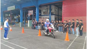 Komunitas Honda Dapat Edukasi Keselamatan Berkendara Cari Aman, Ada Latihan Teknik Slalom