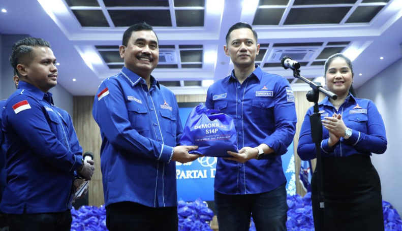 Baksos Natal 2022, Agus Harimurti Yudhoyono Bagikan Ribuan Paket Sembako