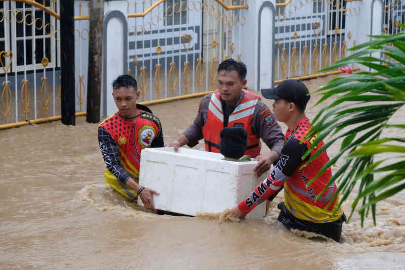 3 Lansia dan 3 Balita di Lokasi Banjir Ternate Tanjung Manado Berhasil Dievakuasi