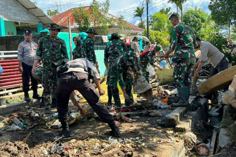 Percepat Pemulihan Pasca Banjir Manado, Ratusan Aparat Gabungan TNI-Polri Dikerahkan