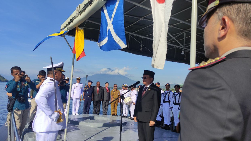 Maurits Mantiri Pimpin Upacara Hari Dharma Samudera di Atas KAL Tedung Selar
