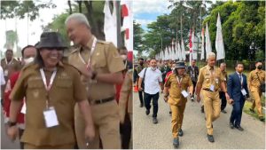 Jalan Bareng Hadiri Rakor Inflasi, Ganjar Pranowo Terkejut Gaya Unik James Sumendap