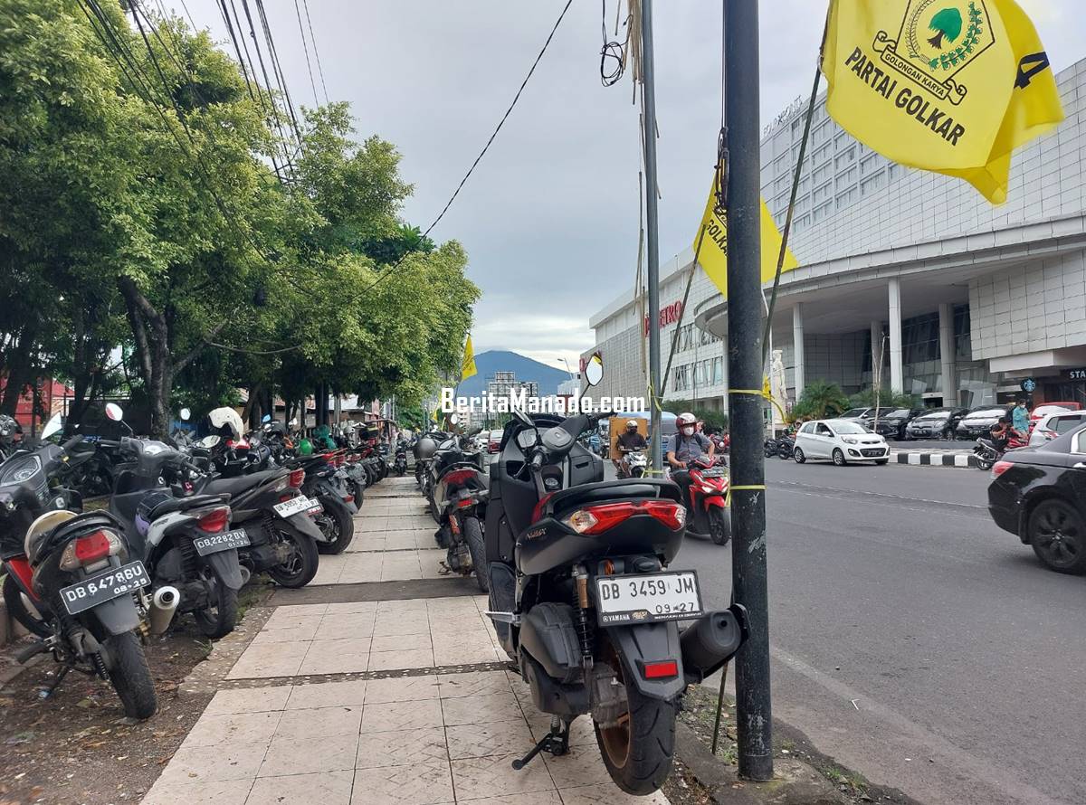 Trotoar yang berada di seberang jalan Manado Town Square (Mantos) 3.