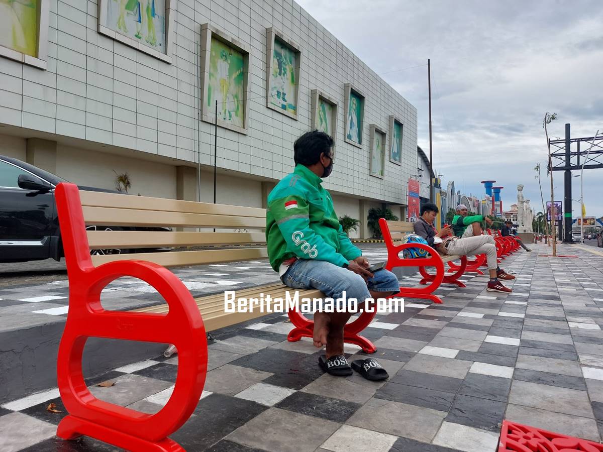 Berita Foto: Trotoar Depan Mantos dan MTC Manado