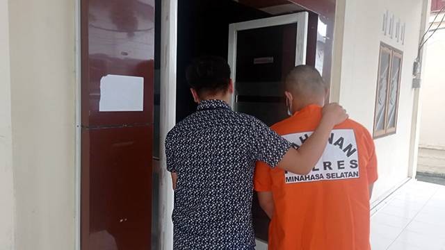 Bejat! Oknum Guru di Minsel Lecehkan 16 Siswa, 3 diantaranya Disodomi 9 Bejat! Oknum Guru di Minsel Lecehkan 16 Siswa, 3 diantaranya Disodomi
