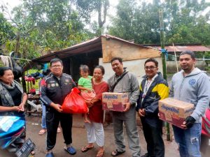 Honda PCX Club Manado Berbagi Bantuan Kepada Korban Banjir Manado
