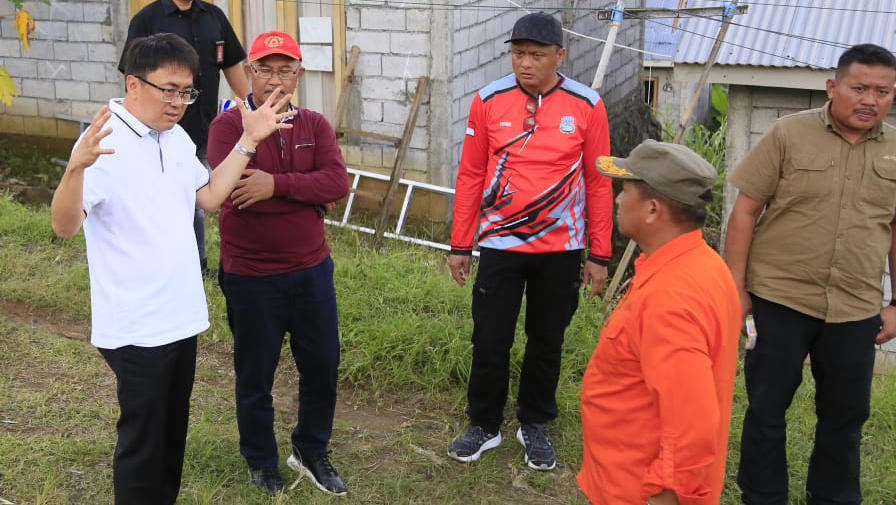 Andrei Angouw Tinjau Perbaikan Rumah Relokasi Pandu