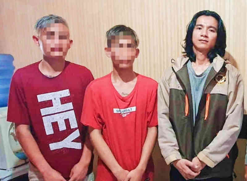 Aksi Komdan Tende' Ringkus 2 Pelaku Pengrusakan Mobil Bersenjata Tajam di Manado Seorang Diri