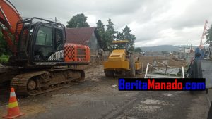 Warga Keluhkan Debu dari Pekerjaan Jembatan Sosongian Minsel