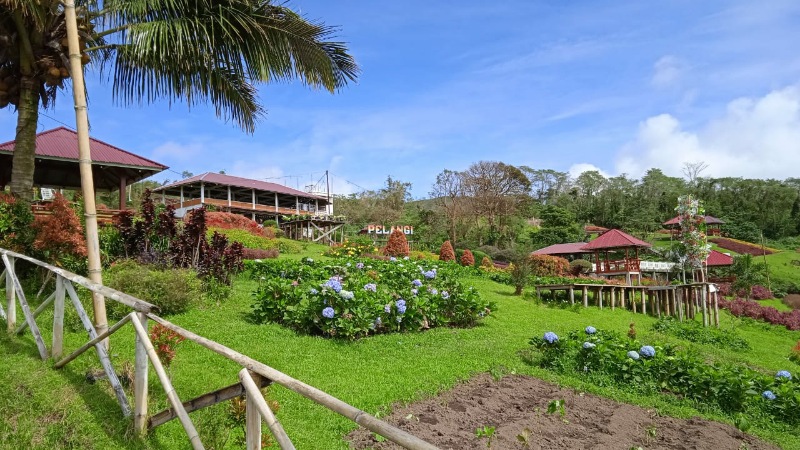 Indahnya Taman Wisata Pelangi Tomohon