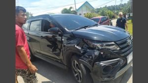 Waduh! Kendaraan Kadis Perindagkop UKM Boltim Baku Tabrak dengan Mobil Kapolsek Tutuyan
