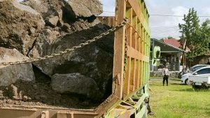 Ancam Nyawa Pengguna Jalan, Satlantas Bitung Kandangkan Truk Pengangkut Batu