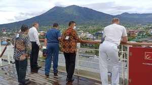 Keindahan Bitung Ditunjukkan Hengky Honandar dari Atas Kapal Pesiar Arcadia Cruise