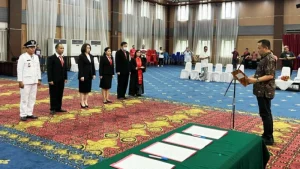 Richard Sualang Lantik 5 Pejabat Pemerintah Kota Manado