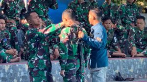 Letkol Laut Tatang Ristanto Kawal Latihan Renang Militer Prajurit Lanudal Manado