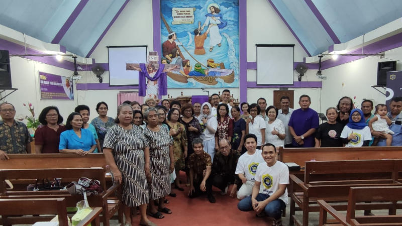Warga Lansia GMIM Yarden Kampung Islam Antusias Belajar Literasi Digital Bersama MAFINDO Manado