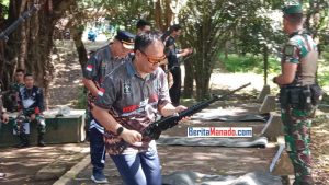 Tingkatkan Fokus dan Ketelitian, Divisi Keimigrasian Kemenkumham Sulut Latihan Menembak