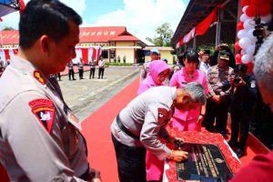 Kunker di Polres Tomohon Kapolda Irjen Pol Setyo Budiyanto Bagi-bagi Bantuan hingga Helm Gratis