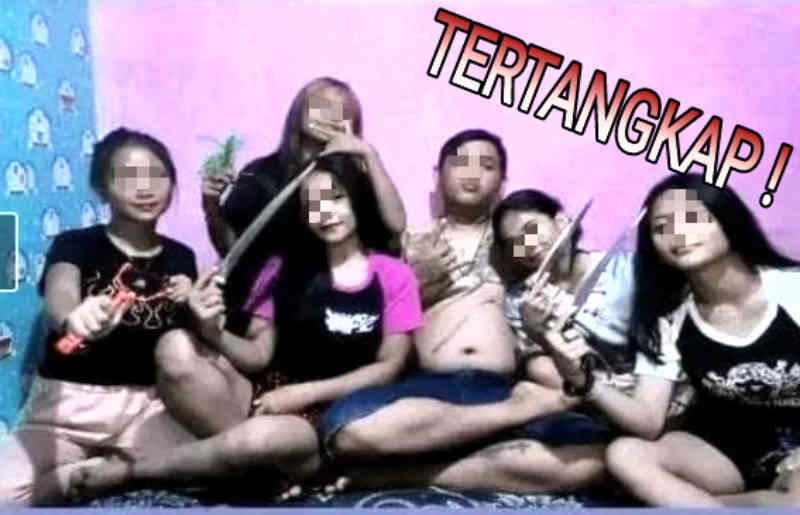 Kepada Para Remaja, Ingat! Foto Sambil Acungkan Senjata Tajam itu Nggak Keren