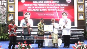 Andrei Angouw dan Richard Sualang Didaulat Sebagai Tokoh Kerukunan, Terima Harmony Award