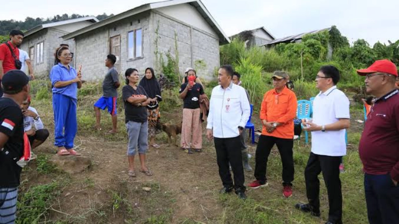 Andrei Angouw Tinjau Perbaikan Rumah Relokasi Pandu 9 Andrei Angouw Tinjau Perbaikan Rumah Relokasi Pandu