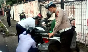 Parkir Liar Menjalar di Kota Manado, Aparat Gabungan Lakukan Razia hingga Penggembosan Ban Kendaraan