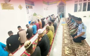 Petugas dan WBP Muslim Laksanakan Sholat Tarawih Berjamaah di Lapas Amurang