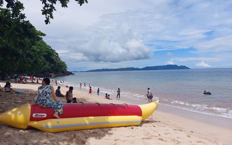 Wahana water sport Banana Boat tersedia di Pantai Pulisan (Foto KPA Likupang)