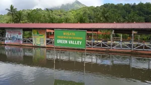 Green Valley Tomohon, Makan Sambil Mancing