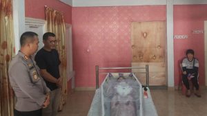 Kapolres Bitung Sambangi Rumah Kapolsek Ranowulu dan Sampaikan Belasungkawa