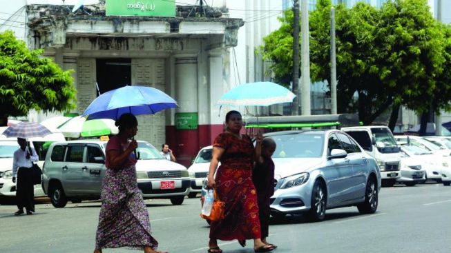 Diserang Gelombang Panas, Thailand Larang ke Luar Rumah, India Aspal Meleleh, Indonesia?